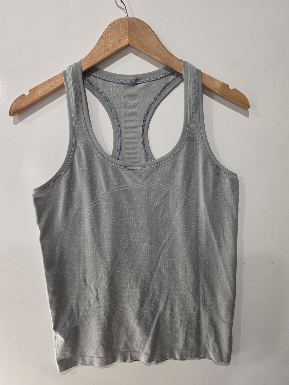 Lululemon Swiftly Tech Racerback Tank Top Gray Size 8 Like New Seamless Athletic